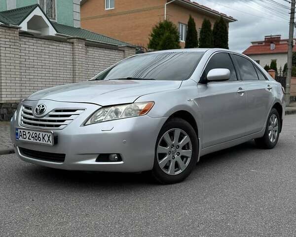 Серый Тойота Камри, объемом двигателя 3.5 л и пробегом 274 тыс. км за 10200 $, фото 1 на Automoto.ua