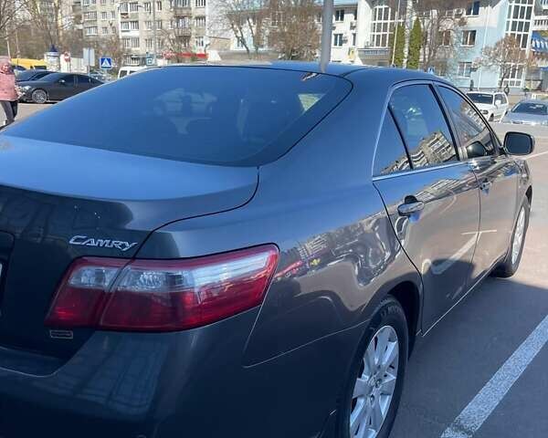 Сірий Тойота Камрі, об'ємом двигуна 2.4 л та пробігом 260 тис. км за 8700 $, фото 4 на Automoto.ua