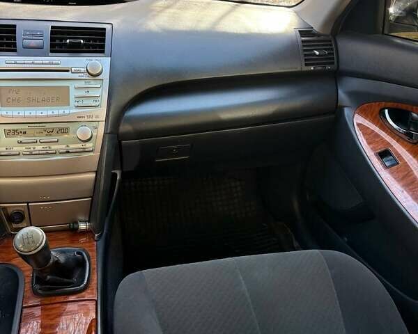 Сірий Тойота Камрі, об'ємом двигуна 2.36 л та пробігом 319 тис. км за 7900 $, фото 19 на Automoto.ua