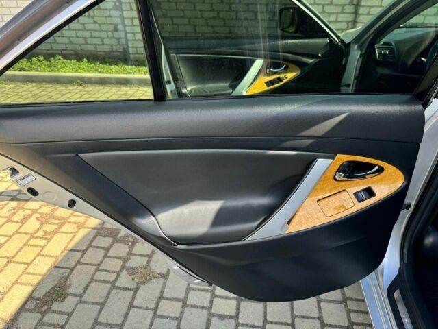 Серый Тойота Камри, объемом двигателя 2.4 л и пробегом 294 тыс. км за 8500 $, фото 11 на Automoto.ua