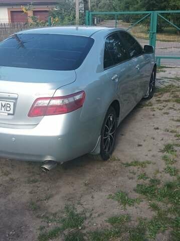 Серый Тойота Камри, объемом двигателя 2.4 л и пробегом 286 тыс. км за 9500 $, фото 4 на Automoto.ua