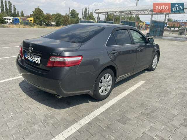 Сірий Тойота Камрі, об'ємом двигуна 2.4 л та пробігом 240 тис. км за 7700 $, фото 6 на Automoto.ua