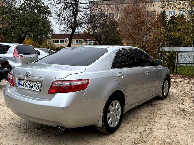 Серый Тойота Камри, объемом двигателя 2.4 л и пробегом 240 тыс. км за 7700 $, фото 5 на Automoto.ua