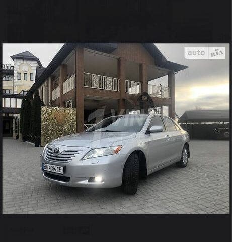 Серый Тойота Камри, объемом двигателя 2.4 л и пробегом 221 тыс. км за 8499 $, фото 1 на Automoto.ua