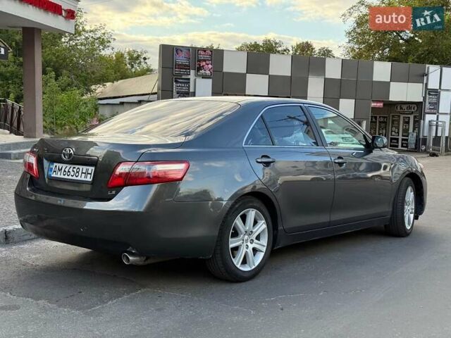 Сірий Тойота Камрі, об'ємом двигуна 2.4 л та пробігом 372 тис. км за 8200 $, фото 1 на Automoto.ua
