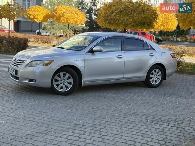 Серый Тойота Камри, объемом двигателя 3.46 л и пробегом 320 тыс. км за 7200 $, фото 1 на Automoto.ua