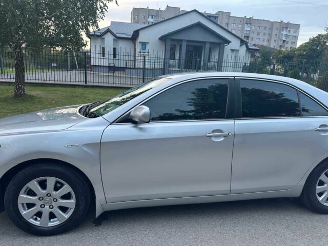 Серый Тойота Камри, объемом двигателя 2.4 л и пробегом 165 тыс. км за 9999 $, фото 2 на Automoto.ua