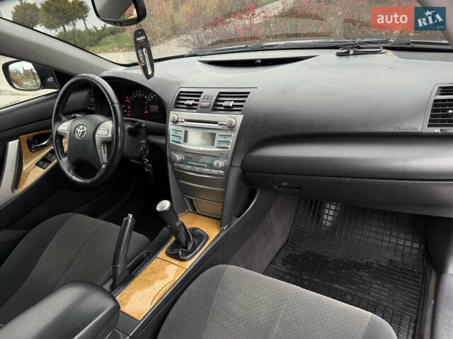 Серый Тойота Камри, объемом двигателя 2.4 л и пробегом 262 тыс. км за 6999 $, фото 21 на Automoto.ua