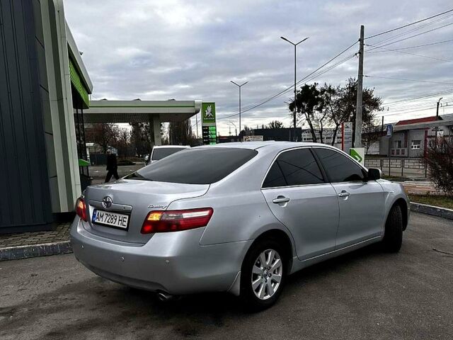 Серый Тойота Камри, объемом двигателя 2.4 л и пробегом 225 тыс. км за 8500 $, фото 2 на Automoto.ua