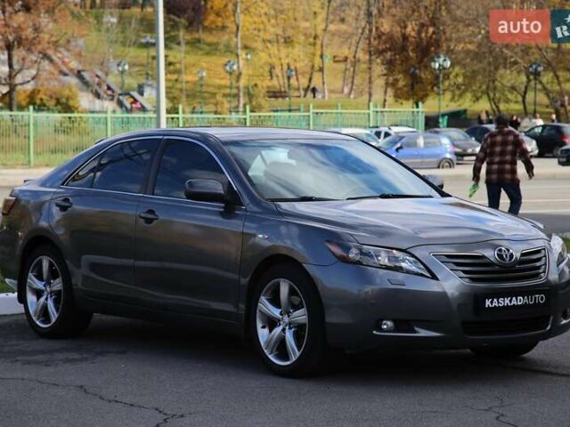 Серый Тойота Камри, объемом двигателя 3.5 л и пробегом 231 тыс. км за 10000 $, фото 2 на Automoto.ua