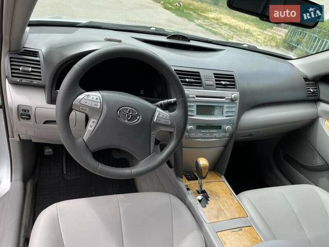 Серый Тойота Камри, объемом двигателя 3.5 л и пробегом 280 тыс. км за 7900 $, фото 10 на Automoto.ua