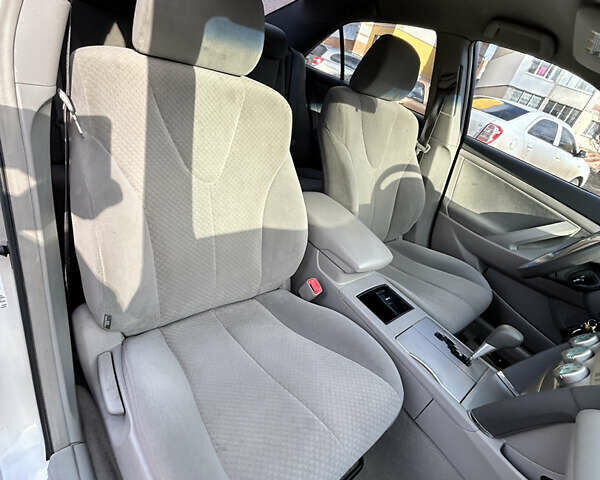 Сірий Тойота Камрі, об'ємом двигуна 2.4 л та пробігом 191 тис. км за 8300 $, фото 26 на Automoto.ua