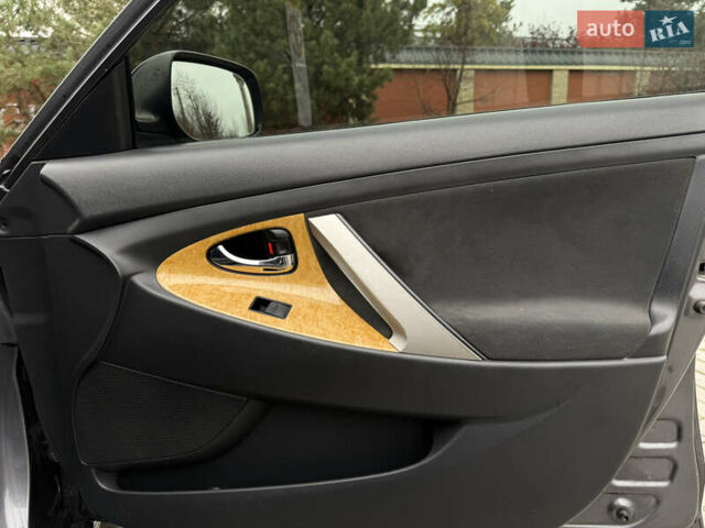 Серый Тойота Камри, объемом двигателя 2.4 л и пробегом 262 тыс. км за 6999 $, фото 17 на Automoto.ua