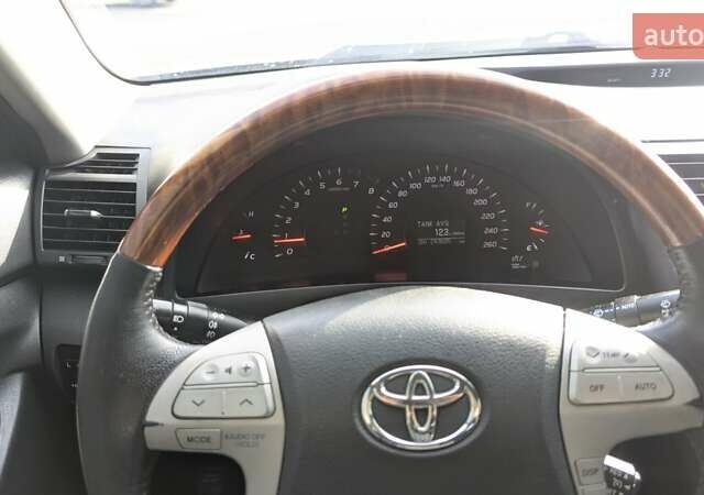 Серый Тойота Камри, объемом двигателя 3.5 л и пробегом 243 тыс. км за 8700 $, фото 4 на Automoto.ua