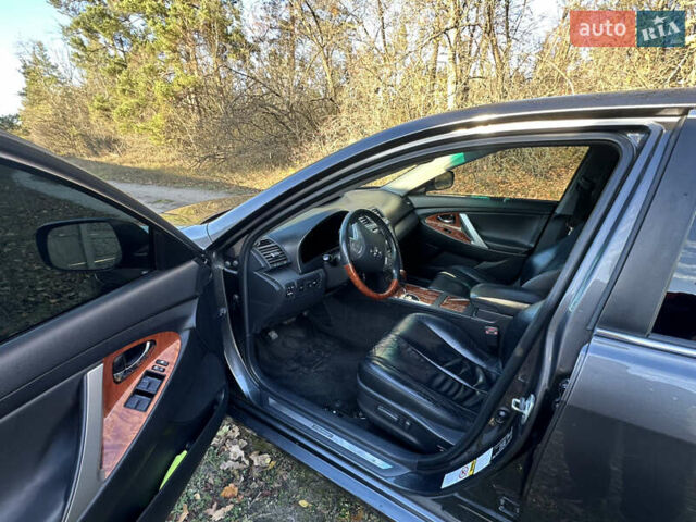 Серый Тойота Камри, объемом двигателя 3.46 л и пробегом 262 тыс. км за 9300 $, фото 19 на Automoto.ua