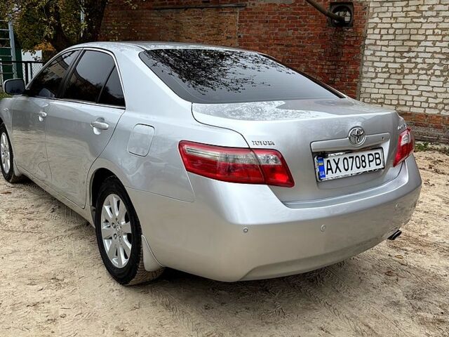 Серый Тойота Камри, объемом двигателя 2.4 л и пробегом 240 тыс. км за 7700 $, фото 6 на Automoto.ua