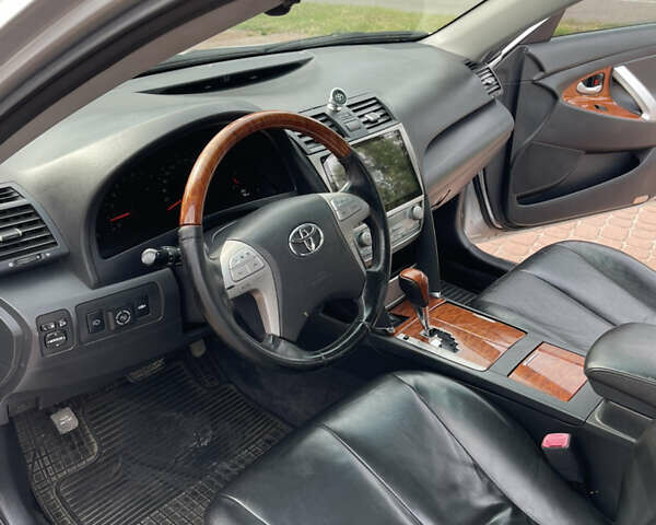 Сірий Тойота Камрі, об'ємом двигуна 3.5 л та пробігом 332 тис. км за 8700 $, фото 14 на Automoto.ua