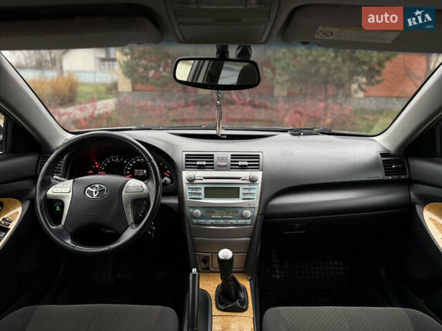 Серый Тойота Камри, объемом двигателя 2.4 л и пробегом 262 тыс. км за 6999 $, фото 24 на Automoto.ua