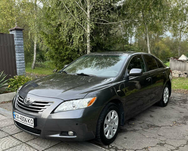 Серый Тойота Камри, объемом двигателя 2.4 л и пробегом 220 тыс. км за 8700 $, фото 13 на Automoto.ua