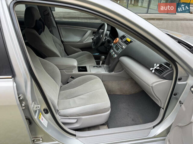 Серый Тойота Камри, объемом двигателя 2.36 л и пробегом 298 тыс. км за 6500 $, фото 15 на Automoto.ua