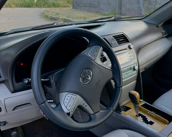 Сірий Тойота Камрі, об'ємом двигуна 2.4 л та пробігом 422 тис. км за 8000 $, фото 19 на Automoto.ua