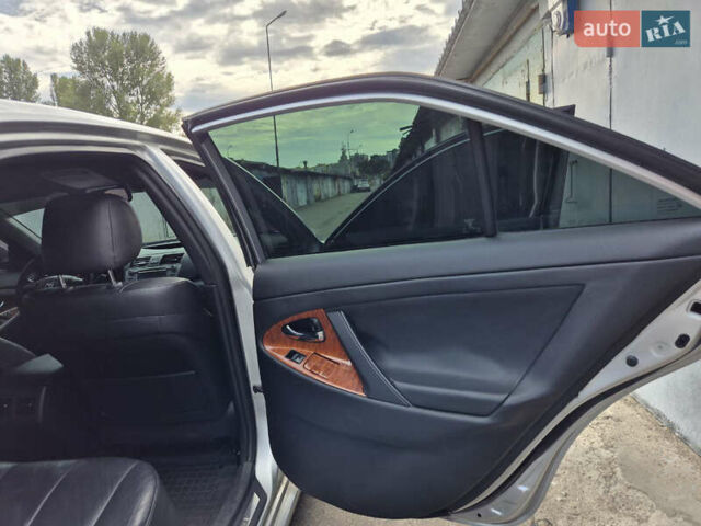 Серый Тойота Камри, объемом двигателя 3.46 л и пробегом 305 тыс. км за 8500 $, фото 15 на Automoto.ua