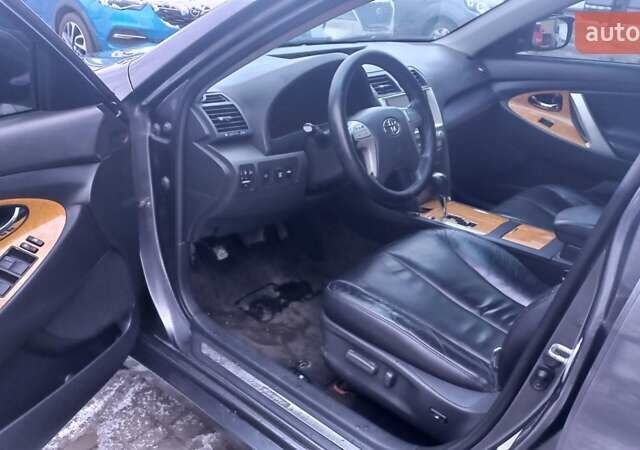 Серый Тойота Камри, объемом двигателя 2.36 л и пробегом 305 тыс. км за 7800 $, фото 17 на Automoto.ua