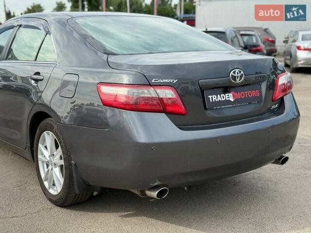 Серый Тойота Камри, объемом двигателя 3.46 л и пробегом 285 тыс. км за 8690 $, фото 3 на Automoto.ua