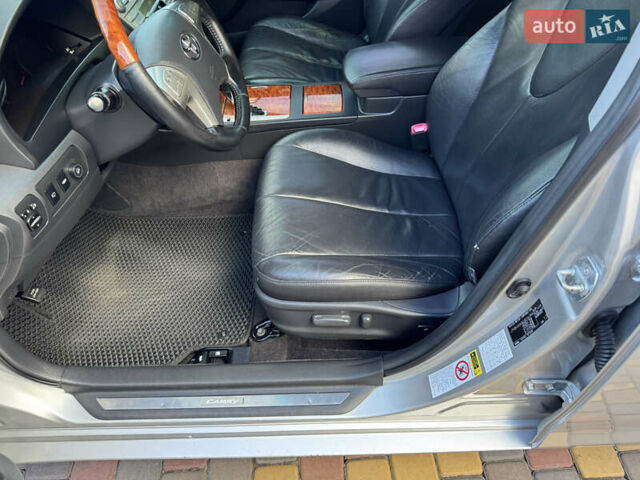 Серый Тойота Камри, объемом двигателя 3.46 л и пробегом 289 тыс. км за 9300 $, фото 8 на Automoto.ua