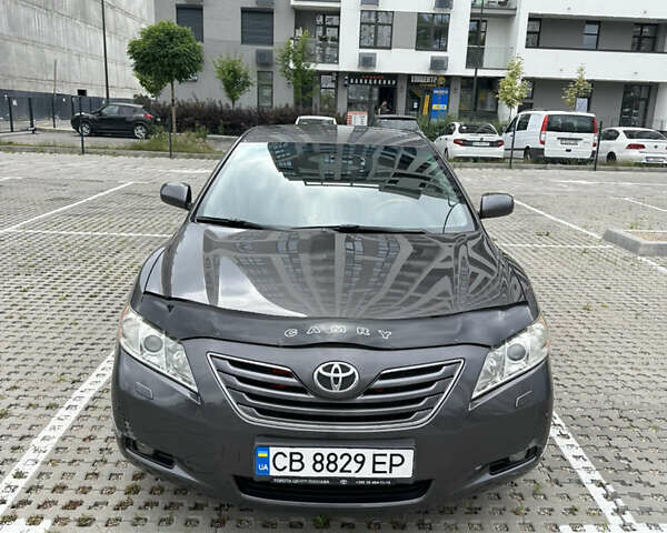 Серый Тойота Камри, объемом двигателя 3.5 л и пробегом 265 тыс. км за 10500 $, фото 1 на Automoto.ua