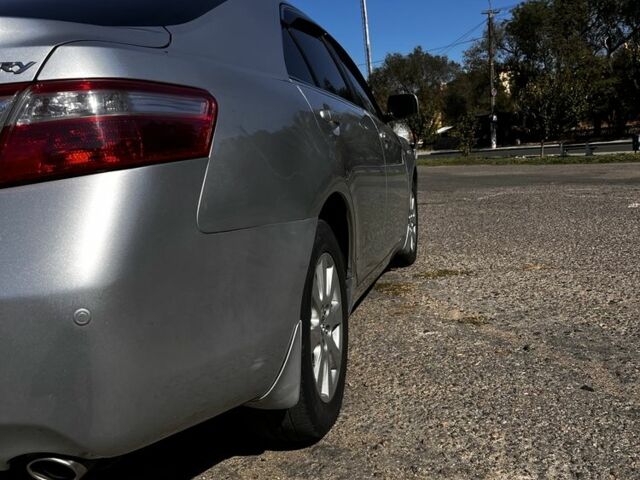 Серый Тойота Камри, объемом двигателя 2.4 л и пробегом 281 тыс. км за 10000 $, фото 3 на Automoto.ua