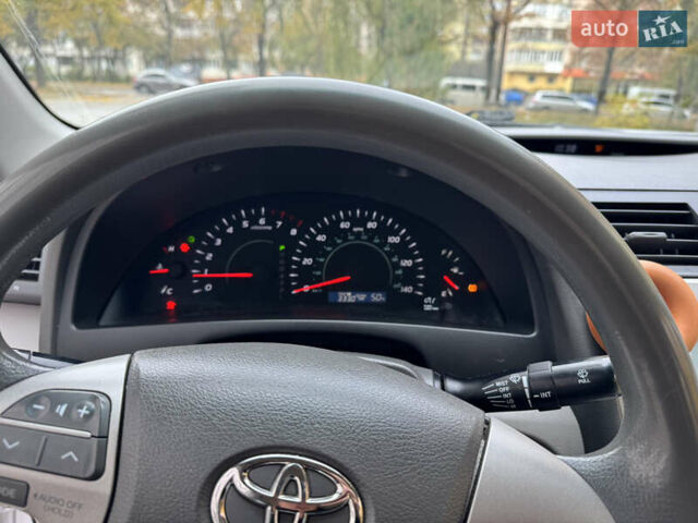 Серый Тойота Камри, объемом двигателя 2.36 л и пробегом 298 тыс. км за 6500 $, фото 13 на Automoto.ua