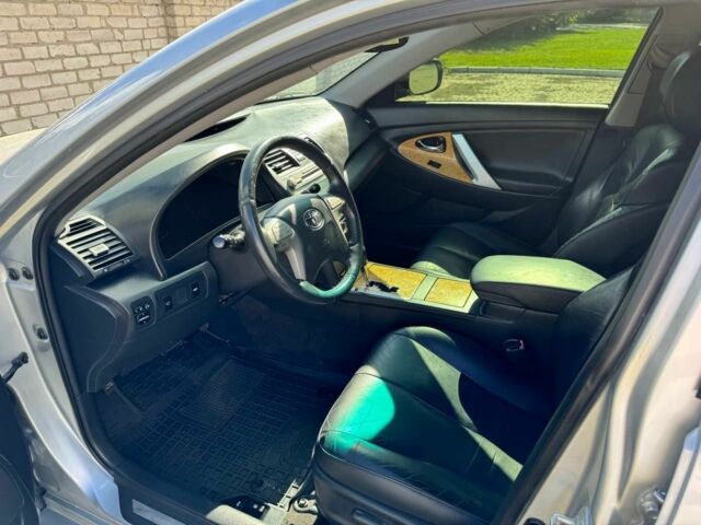 Серый Тойота Камри, объемом двигателя 2.4 л и пробегом 294 тыс. км за 8500 $, фото 17 на Automoto.ua