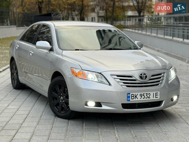 Серый Тойота Камри, объемом двигателя 2.36 л и пробегом 298 тыс. км за 6500 $, фото 8 на Automoto.ua
