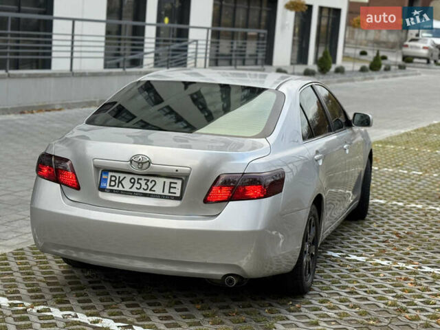Серый Тойота Камри, объемом двигателя 2.36 л и пробегом 298 тыс. км за 6500 $, фото 7 на Automoto.ua