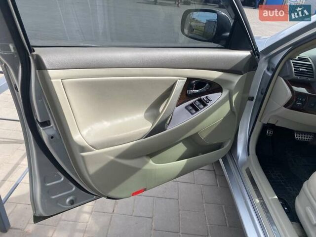 Серый Тойота Камри, объемом двигателя 3.5 л и пробегом 379 тыс. км за 10200 $, фото 9 на Automoto.ua