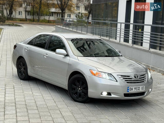 Серый Тойота Камри, объемом двигателя 2.36 л и пробегом 298 тыс. км за 6500 $, фото 9 на Automoto.ua