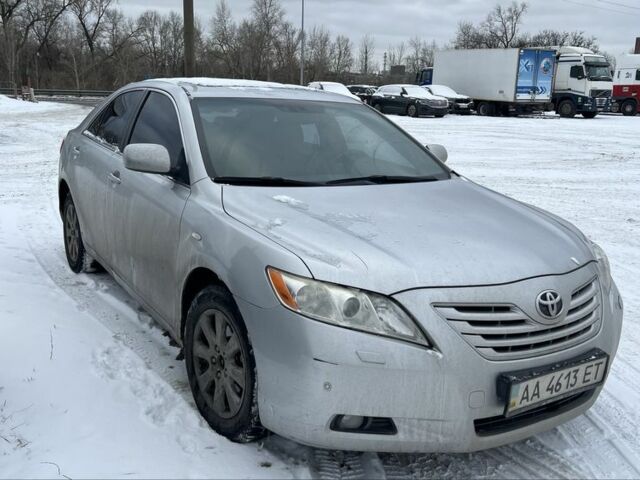 Сірий Тойота Камрі, об'ємом двигуна 2.4 л та пробігом 227 тис. км за 8200 $, фото 1 на Automoto.ua