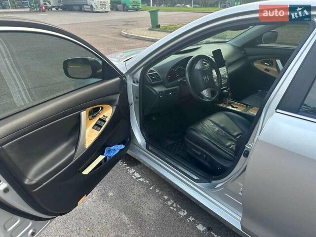 Сірий Тойота Камрі, об'ємом двигуна 2.4 л та пробігом 165 тис. км за 9999 $, фото 9 на Automoto.ua