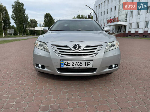 Сірий Тойота Камрі, об'ємом двигуна 3.5 л та пробігом 332 тис. км за 8700 $, фото 1 на Automoto.ua
