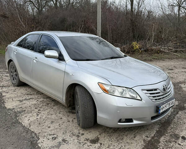 Серый Тойота Камри, объемом двигателя 2.4 л и пробегом 311 тыс. км за 7700 $, фото 1 на Automoto.ua