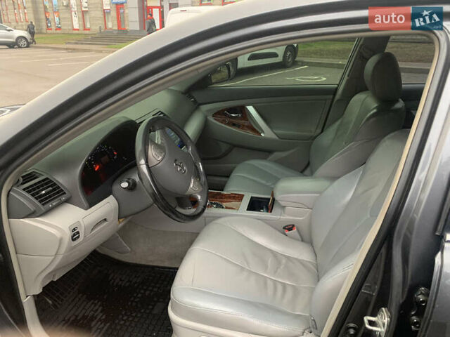 Серый Тойота Камри, объемом двигателя 3.5 л и пробегом 290 тыс. км за 9000 $, фото 16 на Automoto.ua