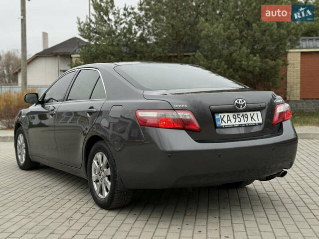 Серый Тойота Камри, объемом двигателя 2.4 л и пробегом 262 тыс. км за 6999 $, фото 2 на Automoto.ua