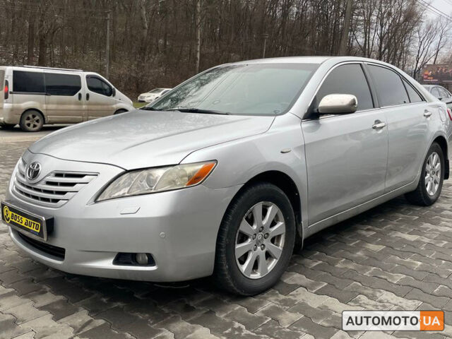Серый Тойота Камри, объемом двигателя 2.4 л и пробегом 315 тыс. км за 8300 $, фото 2 на Automoto.ua