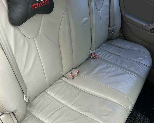 Серый Тойота Камри, объемом двигателя 3.46 л и пробегом 222 тыс. км за 10000 $, фото 65 на Automoto.ua