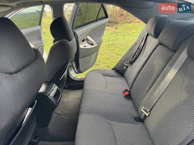 Сірий Тойота Камрі, об'ємом двигуна 2.36 л та пробігом 350 тис. км за 7800 $, фото 10 на Automoto.ua