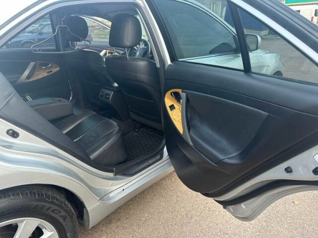 Серый Тойота Камри, объемом двигателя 2.4 л и пробегом 165 тыс. км за 9999 $, фото 19 на Automoto.ua