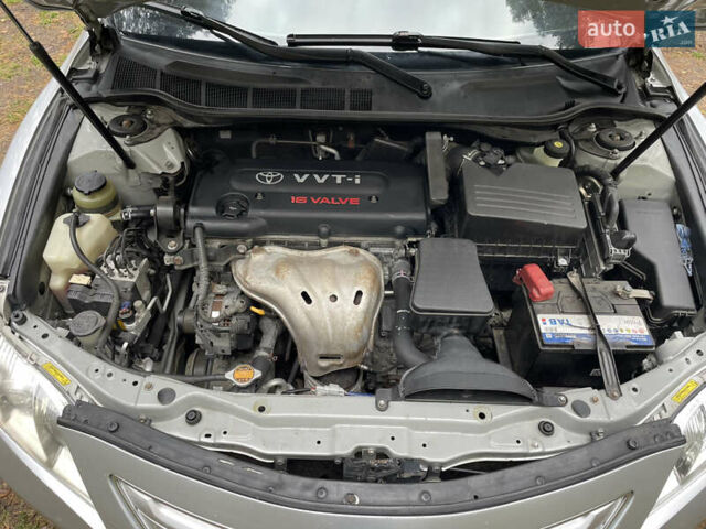 Серый Тойота Камри, объемом двигателя 2.36 л и пробегом 370 тыс. км за 6999 $, фото 6 на Automoto.ua