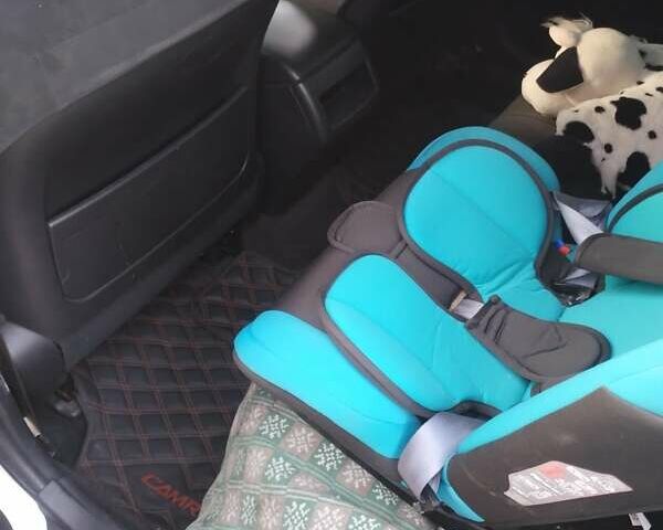 Серый Тойота Камри, объемом двигателя 2.4 л и пробегом 230 тыс. км за 8500 $, фото 24 на Automoto.ua