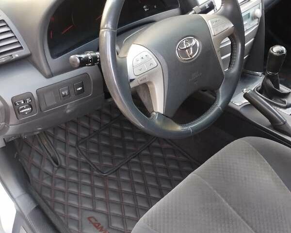 Серый Тойота Камри, объемом двигателя 2.4 л и пробегом 230 тыс. км за 8500 $, фото 57 на Automoto.ua